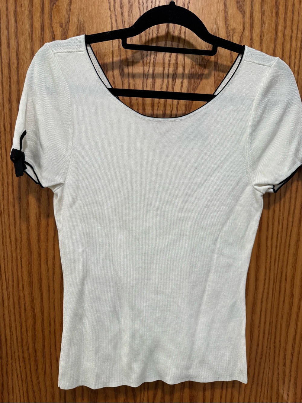 White House Black Market White Short Sleeve Scoop Neck Tee with Black Trim